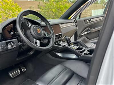 2023 Porsche Cayenne Turbo S E-Hybrid Coupe   - Photo 3 - North Hollywood, CA 91601