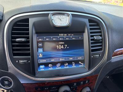 2014 Chrysler 300 Series   - Photo 11 - North Hollywood, CA 91601
