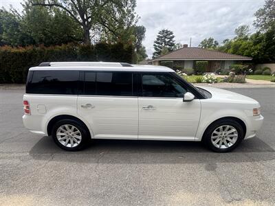 2011 Ford Flex SEL   - Photo 8 - North Hollywood, CA 91601