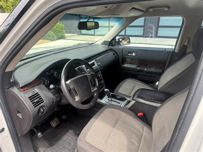 2011 Ford Flex SEL   - Photo 12 - North Hollywood, CA 91601