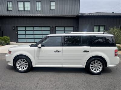 2011 Ford Flex SEL   - Photo 2 - North Hollywood, CA 91601