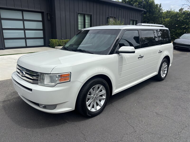 2011 Ford Flex SEL   - Photo 1 - North Hollywood, CA 91601