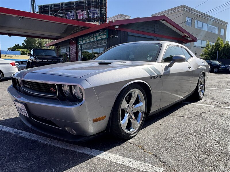 2014 Dodge Challenger R/T's photo