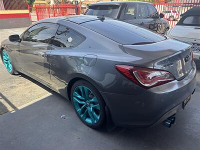 2014 Hyundai Genesis Coupe 2.0T R-Spec - Photo 2 - North Hollywood, CA 91601