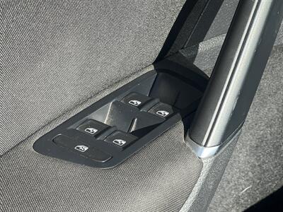 2016 Volkswagen e-Golf SE   - Photo 19 - North Hollywood, CA 91601