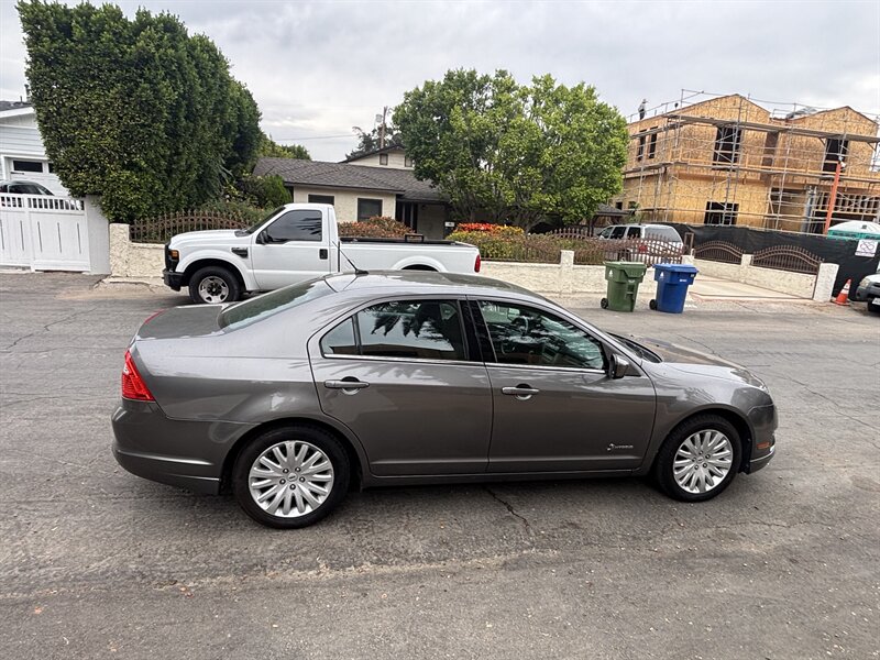 2010 Ford Fusion Hybrid photo 3