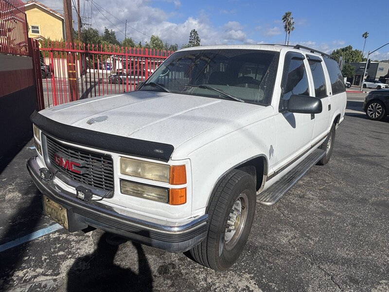 1996 GMC Suburban's photo