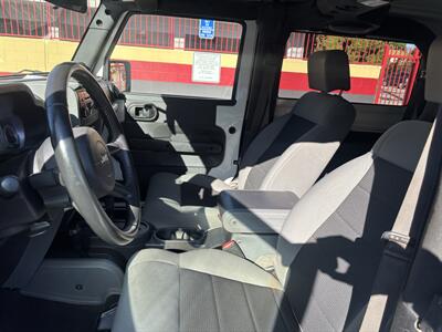 2010 Jeep Wrangler Rubicon - Photo 17 - North Hollywood, CA 91601