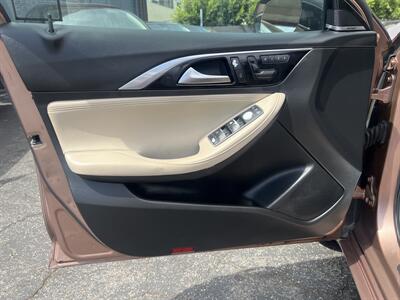 2017 INFINITI QX30 Premium   - Photo 12 - North Hollywood, CA 91601