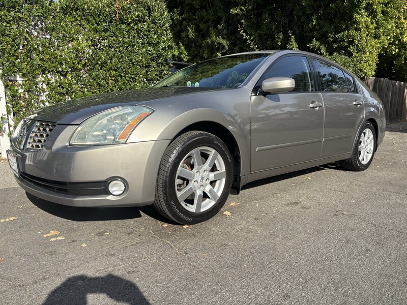 2004 Nissan Maxima SE's photo