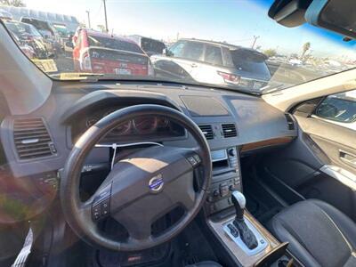 2005 Volvo XC90 2.5T   - Photo 6 - North Hollywood, CA 91601