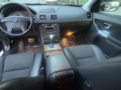 2005 Volvo XC90 2.5T   - Photo 8 - North Hollywood, CA 91601