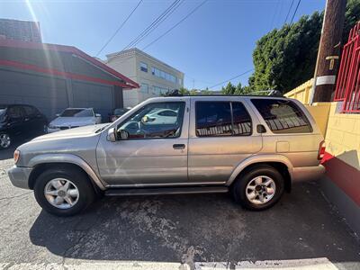 1999 Nissan Pathfinder SE Limited   - Photo 9 - North Hollywood, CA 91601