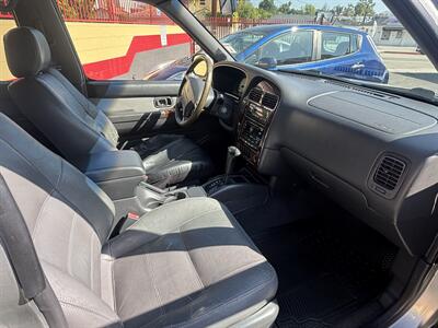 1999 Nissan Pathfinder SE Limited   - Photo 5 - North Hollywood, CA 91601
