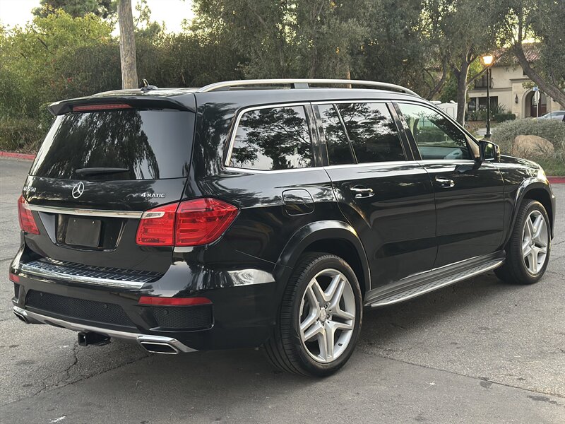 2015 Mercedes Benz GL 550 photo 4