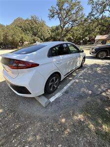 2017 Hyundai IONIQ Hybrid SEL - Photo 3 - North Hollywood, CA 91601