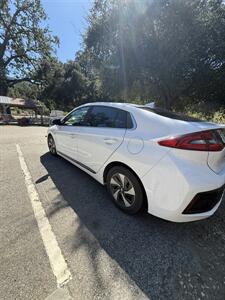 2017 Hyundai IONIQ Hybrid SEL - Photo 2 - North Hollywood, CA 91601