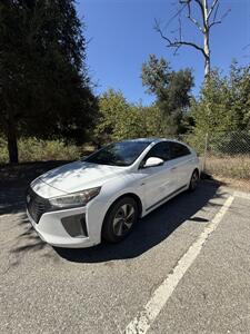 2017 Hyundai IONIQ Hybrid SEL - Photo 1 - North Hollywood, CA 91601