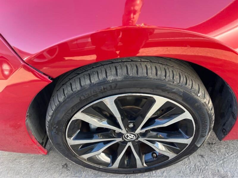 2017 Toyota Corolla SE photo 4