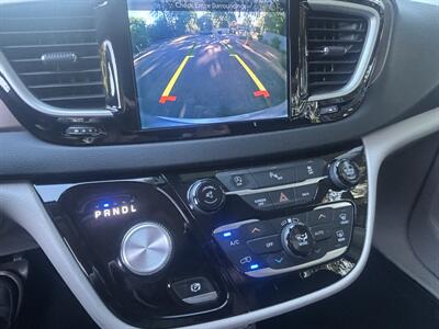 2017 Chrysler Pacifica Touring-L   - Photo 8 - North Hollywood, CA 91601