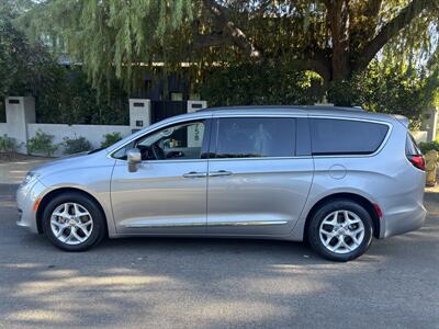 2017 Chrysler Pacifica Touring-L   - Photo 3 - North Hollywood, CA 91601