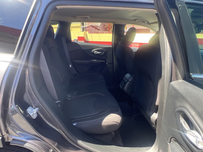 2016 Jeep Cherokee Latitude Altitude photo 44