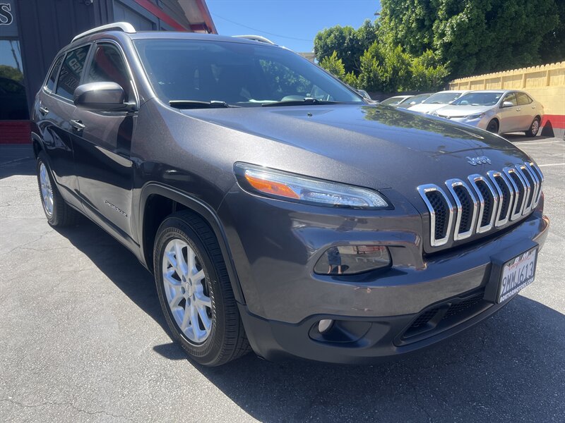 2016 Jeep Cherokee Latitude Altitude photo 2