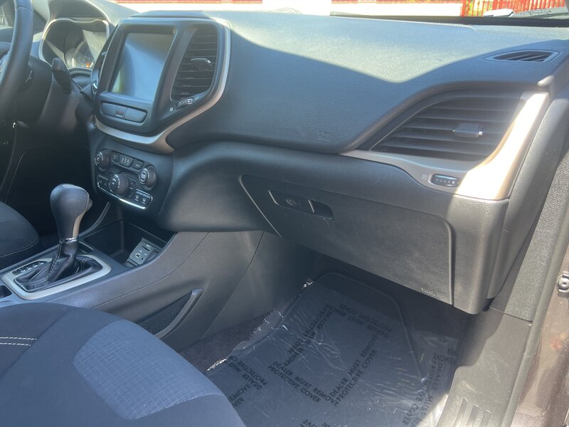 2016 Jeep Cherokee Latitude Altitude photo 48