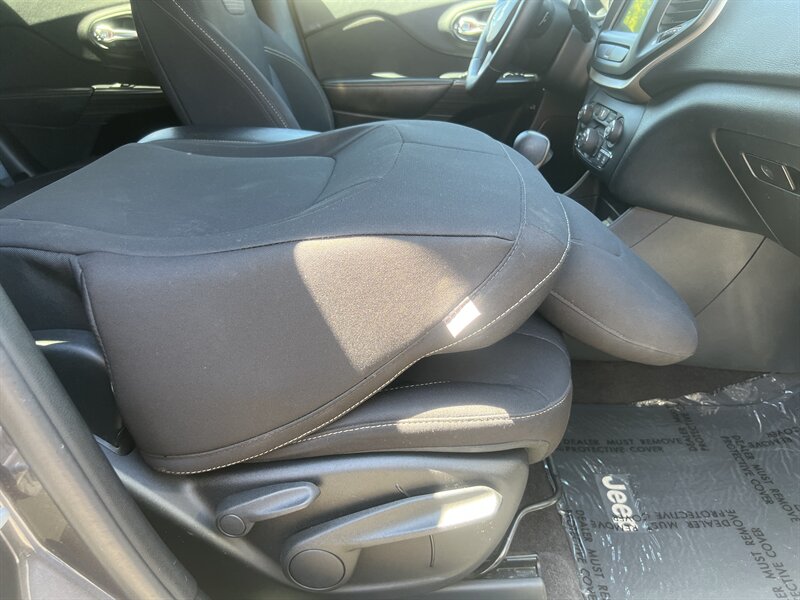 2016 Jeep Cherokee Latitude Altitude photo 50