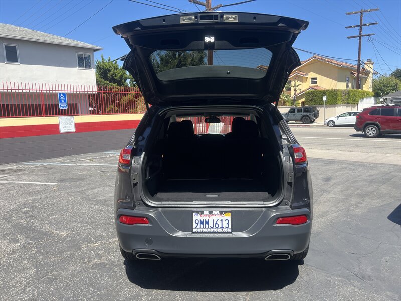 2016 Jeep Cherokee Latitude Altitude photo 8