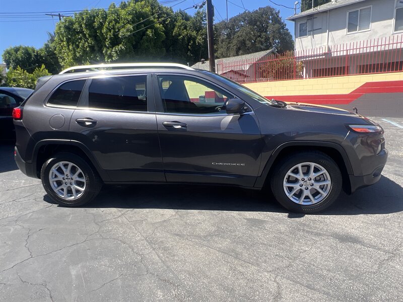 2016 Jeep Cherokee Latitude Altitude photo 4