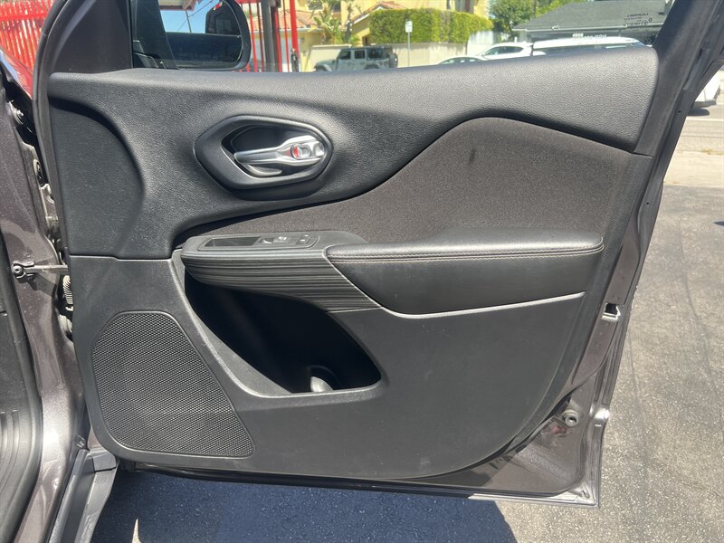 2016 Jeep Cherokee Latitude Altitude photo 58