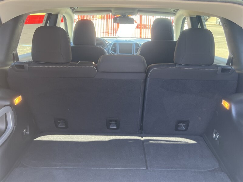 2016 Jeep Cherokee Latitude Altitude photo 9