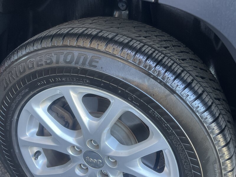 2016 Jeep Cherokee Latitude Altitude photo 61