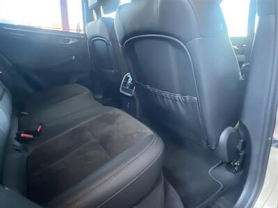2021 Porsche Macan   - Photo 30 - North Hollywood, CA 91601