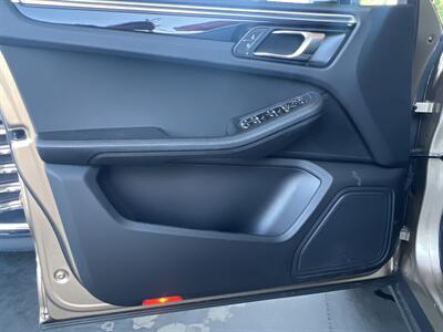 2021 Porsche Macan   - Photo 19 - North Hollywood, CA 91601