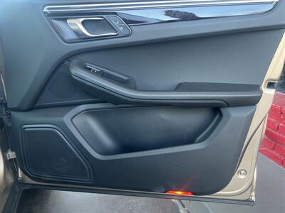 2021 Porsche Macan   - Photo 36 - North Hollywood, CA 91601