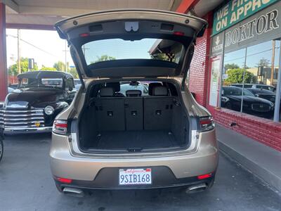 2021 Porsche Macan   - Photo 8 - North Hollywood, CA 91601