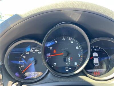2021 Porsche Macan   - Photo 7 - North Hollywood, CA 91601