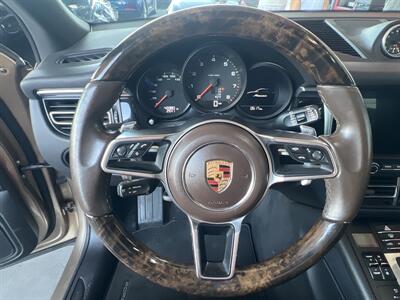 2021 Porsche Macan   - Photo 40 - North Hollywood, CA 91601
