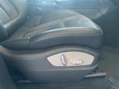 2021 Porsche Macan   - Photo 32 - North Hollywood, CA 91601