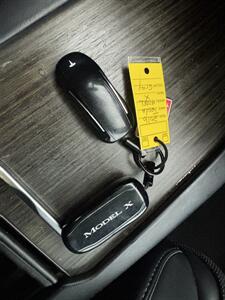 2016 Tesla Model X 90D   - Photo 16 - North Hollywood, CA 91601