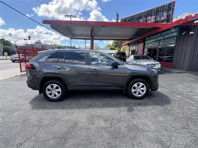 2024 Toyota RAV4 LE - Photo 2 - North Hollywood, CA 91601