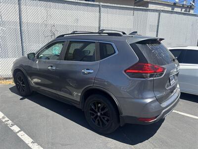2017 Nissan Rogue SV - Photo 2 - North Hollywood, CA 91601