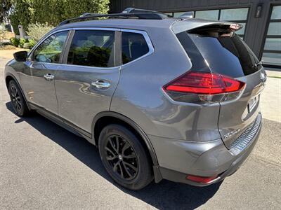 2017 Nissan Rogue SV - Photo 2 - North Hollywood, CA 91601