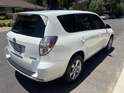 2012 Toyota RAV4 EV - Photo 5 - North Hollywood, CA 91601