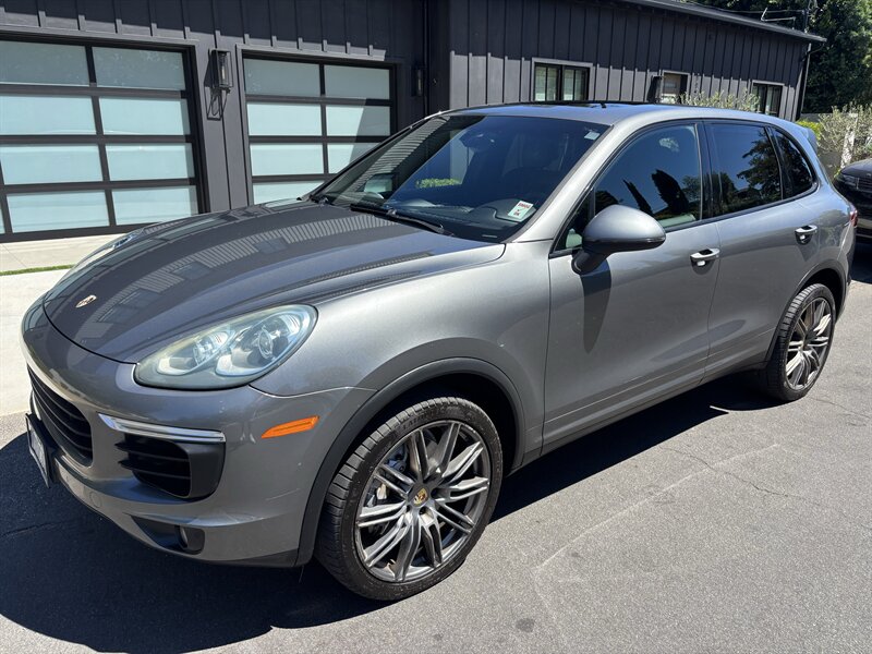 2016 Porsche Cayenne S  