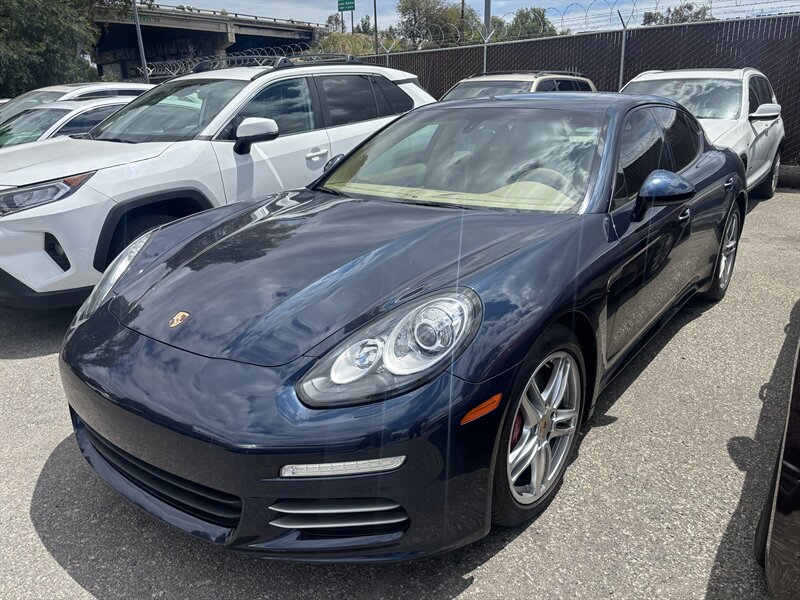 2014 Porsche Panamera 4   - Photo 1 - North Hollywood, CA 91601