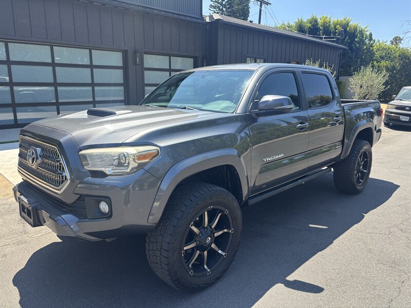 2017 Toyota Tacoma TRD Sport   - Photo 1 - North Hollywood, CA 91601