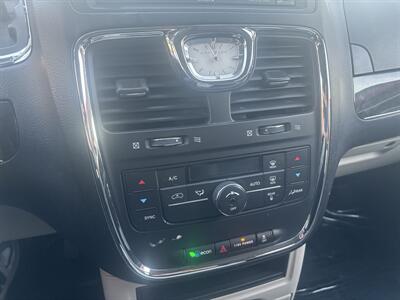 2014 Chrysler Town & Country Touring   - Photo 18 - North Hollywood, CA 91601